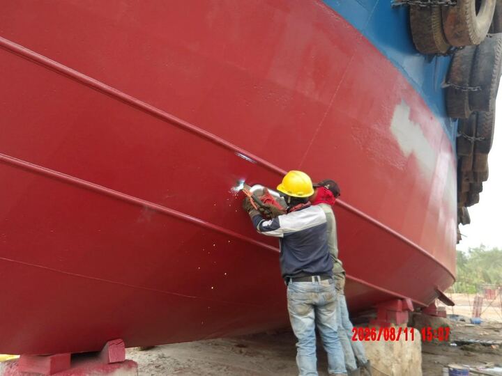 Pengelasan anoda zinc di lambung kapal