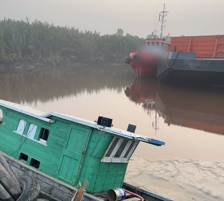 Alur sungai di depan galangan