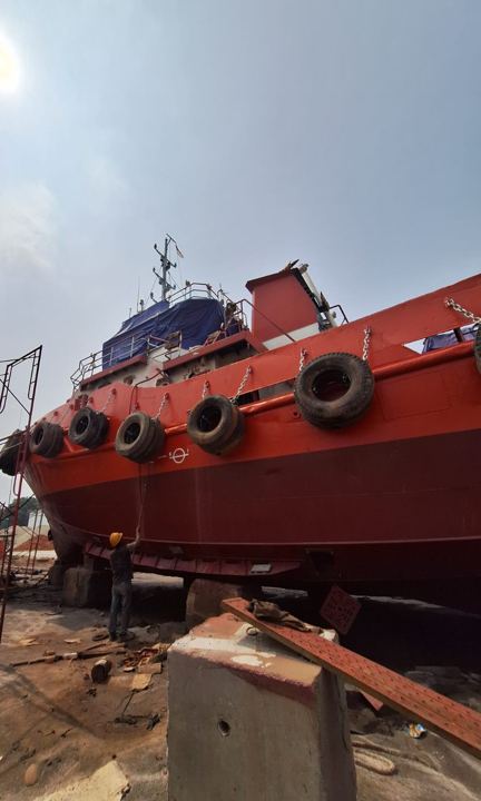 Tugboat dalam proses docking