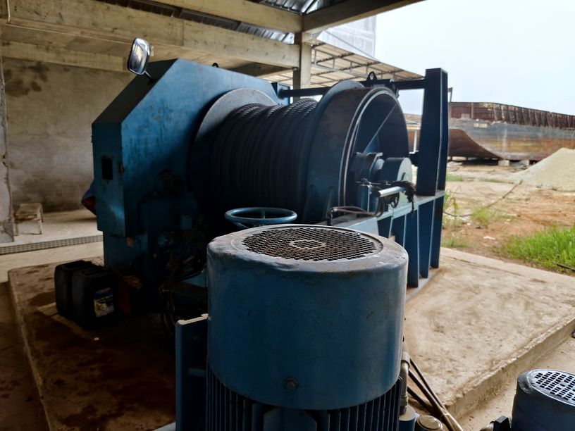 Hydraulic towing winch 30 ton