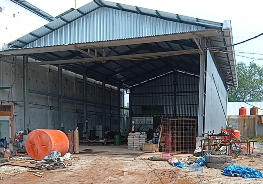 Bangunan workshop galangan
